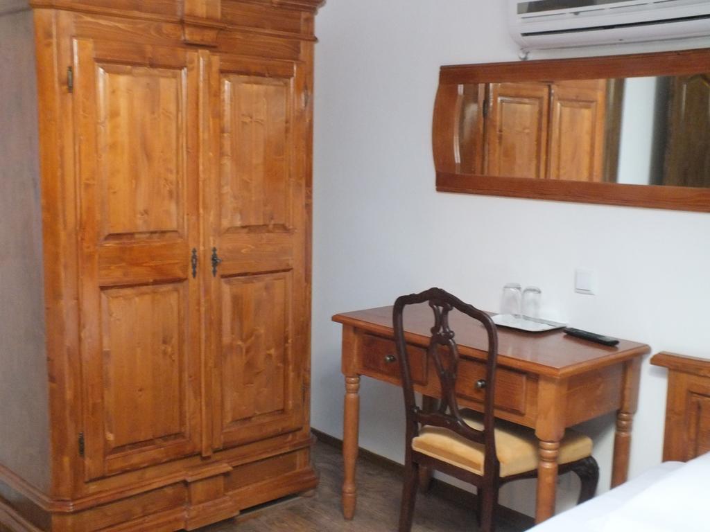 Camere De Inchiriat Onelia Alba Iulia Exterior foto